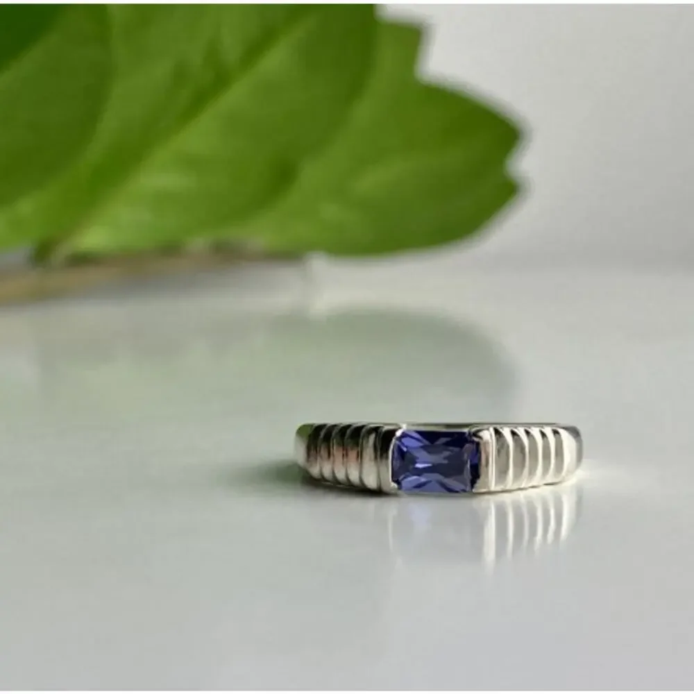 925 Sterling Silver Purple CZ Ring Size 6.5